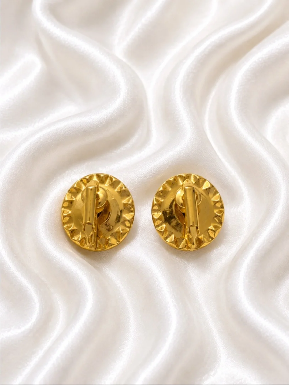 N/A elegant gold